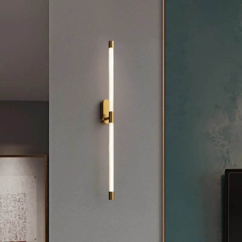 Minimalist acrylic LED wall light with metallic dimmer - vue 4 sur 10