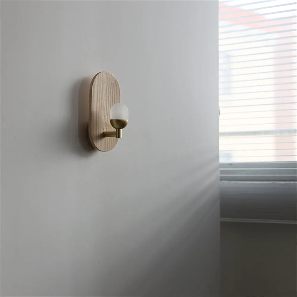 Nordic wooden wall light for modern interior decoration - vue 4 sur 10
