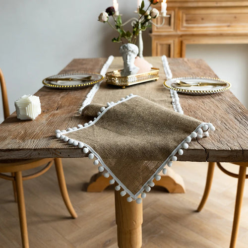 Beige jute-style table runner with tassels - vue 7 sur 7