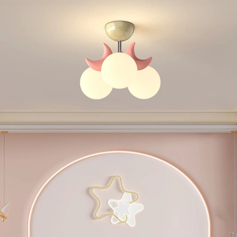 Moon-shaped ceiling light for modern and cosy children's room - vue 4 sur 8