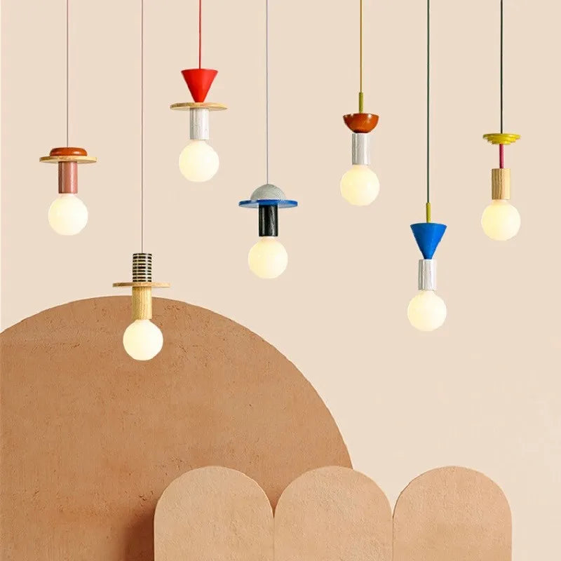 Suspension Memphis LED colorée à formes géométriques