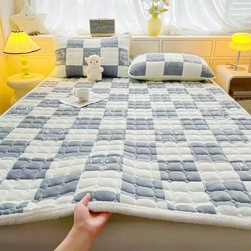 thick warm velvet mattress topper for optimal comfort - vue 9 sur 15