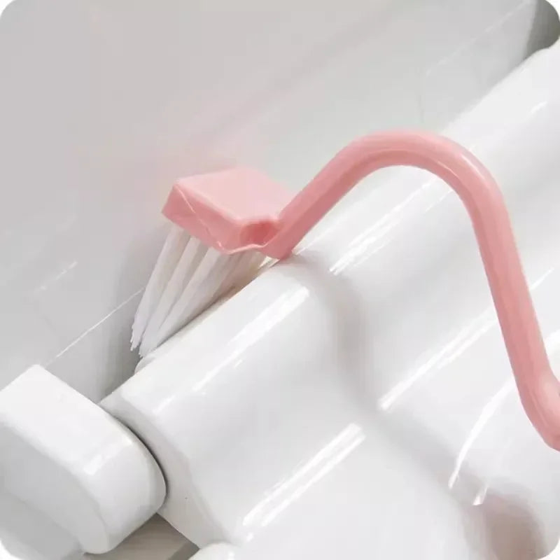 Curved toilet brush practical portable cleaning tool