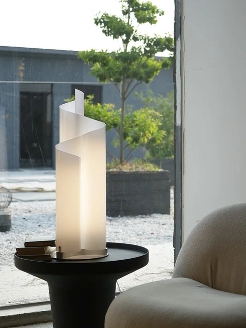 Minimalist desk lamp in clear acrylic and decorative aluminium - vue 3 sur 7