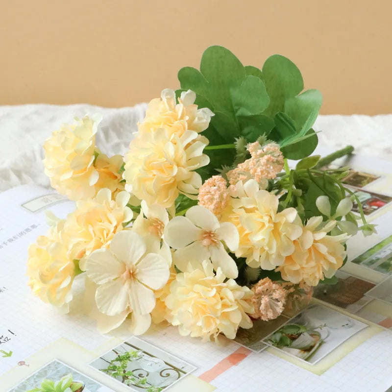 Artificial silk flowers for weddings and garden decoration