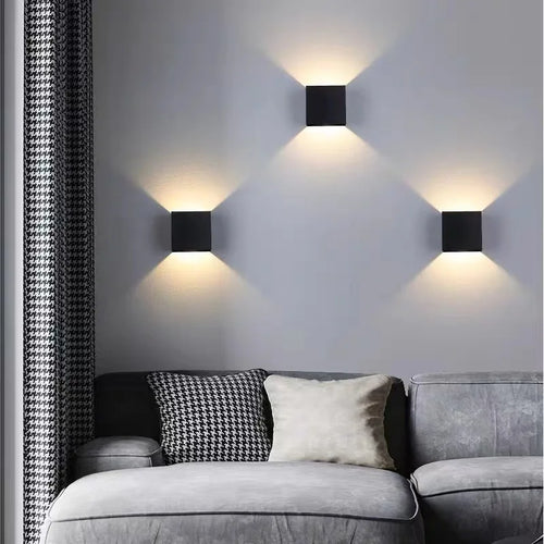 Modern LED wall light for elegant interior décor - vue 5 sur 16