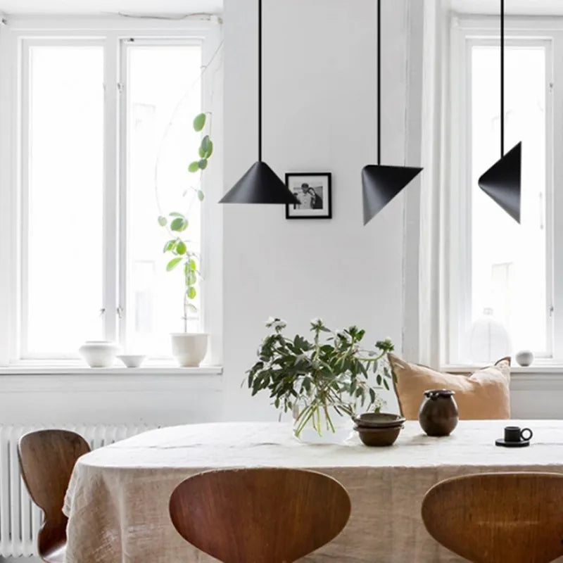 Modern nordic LED pendant light with multi-angle iron design - vue 4 sur 7