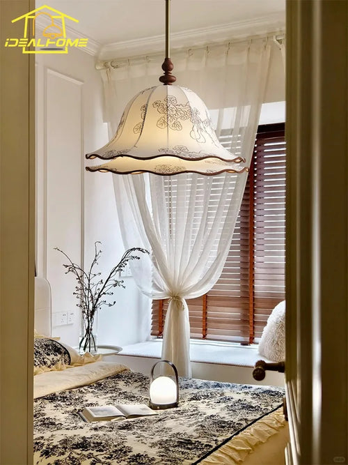 Decorative medieval-style fabric pendant light with French design for a warm atmosphere - vue 4 sur 8