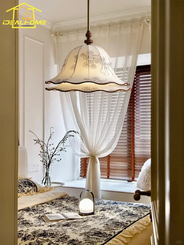 Decorative medieval-style fabric pendant light with French design for a warm atmosphere - vue 3 sur 8