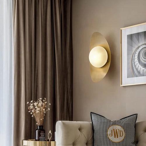 Minimalist crescent moon LED wall light - vue 4 sur 6