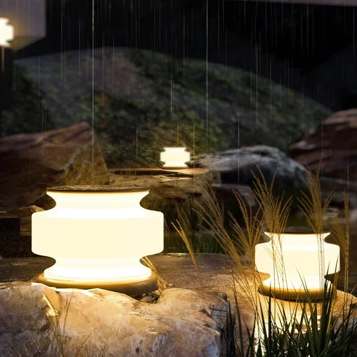 Waterproof solar LED light for modern outdoor garden and landscape lighting - vue 4 sur 8