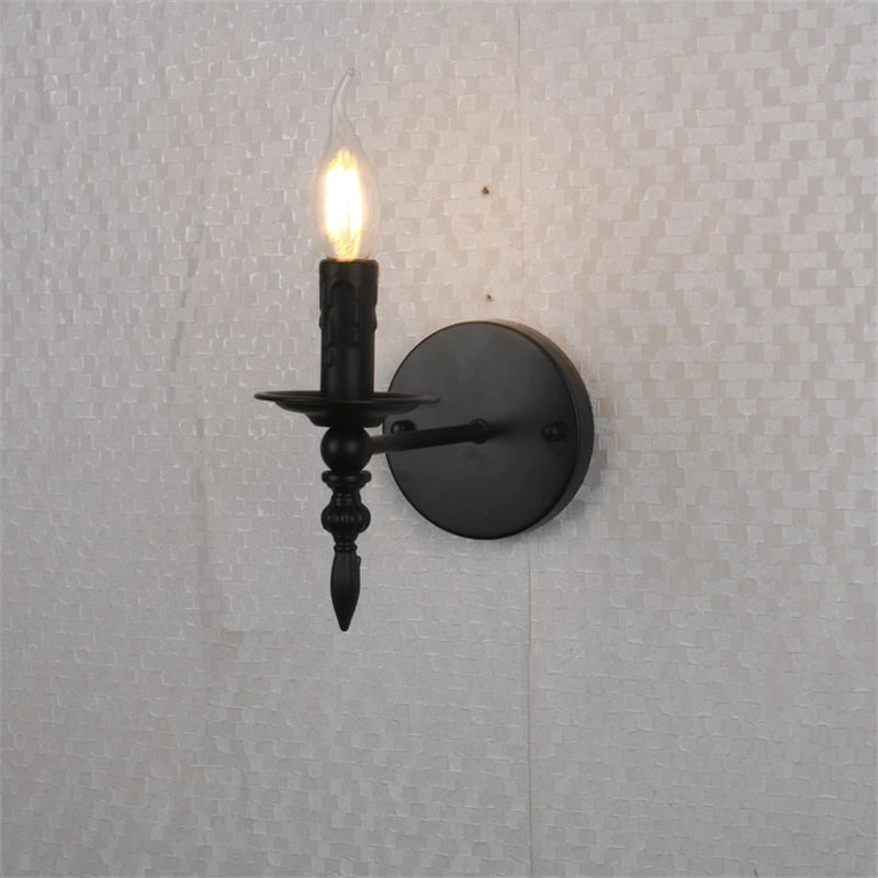 Vintage metal wall light for a warm decor