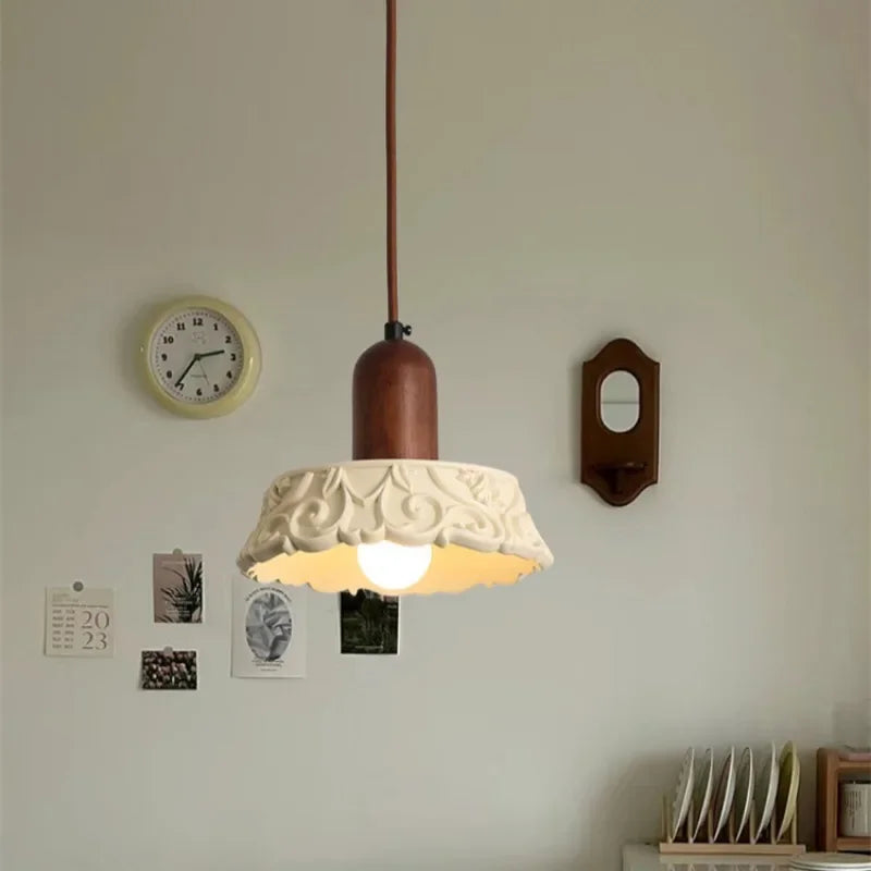 Decorative antique-style engraved resin retro chandelier - vue 6 sur 14