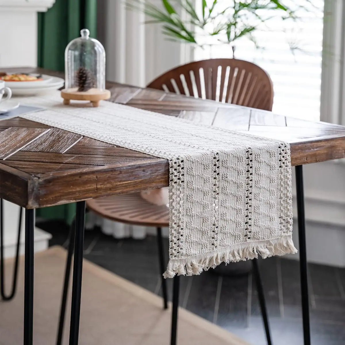 Boho table runner with tassels in beige cotton and linen
