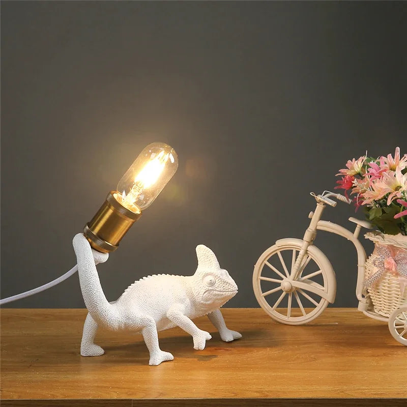 Modern resin lizard desk lamp decorative LED lighting for children