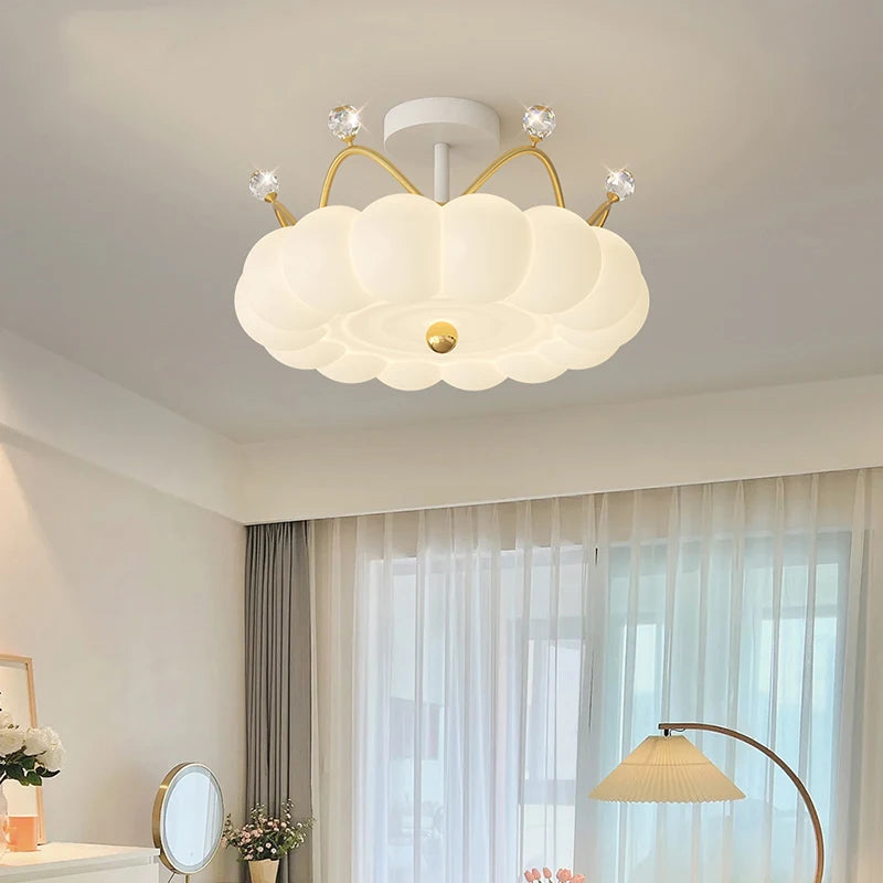 Modern crown-shaped ceiling light with remote control - vue 4 sur 11