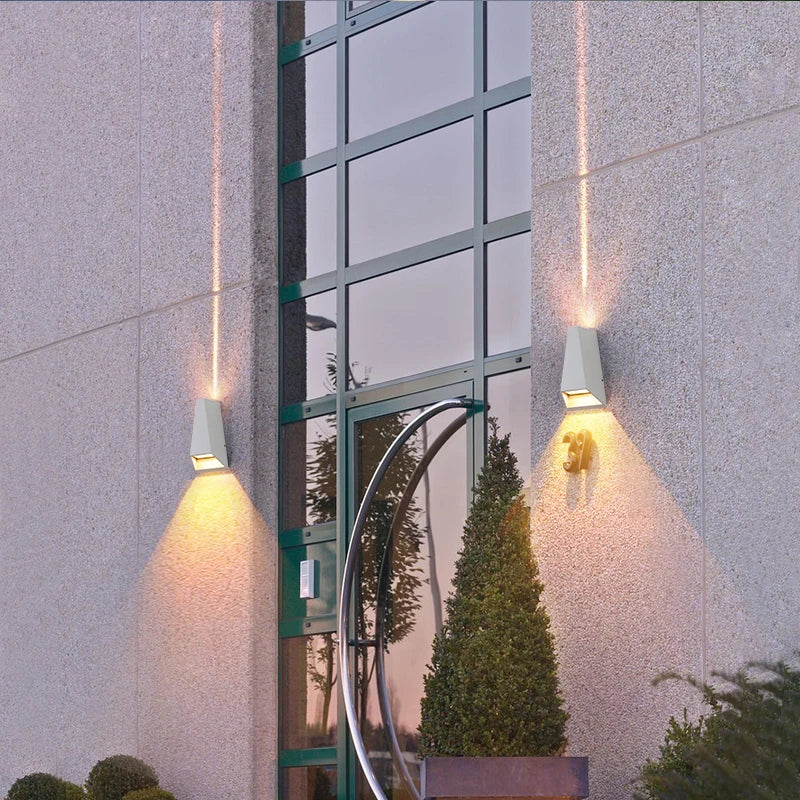 Outdoor waterproof wall light for staircases, balconies, porch and garden - LED - vue 3 sur 8