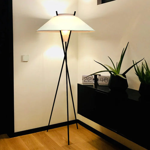 Modern Italian design triangular floor lamp with vintage shade - vue 7 sur 7