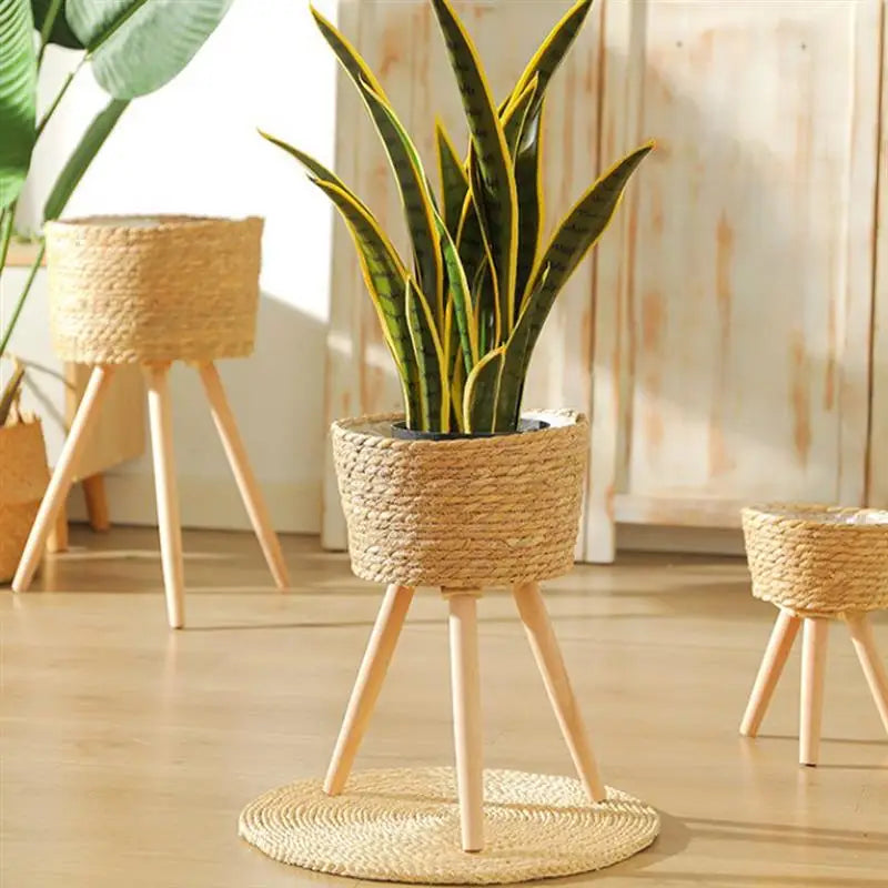 decorative woven wooden flower basket on legs - vue 3 sur 8