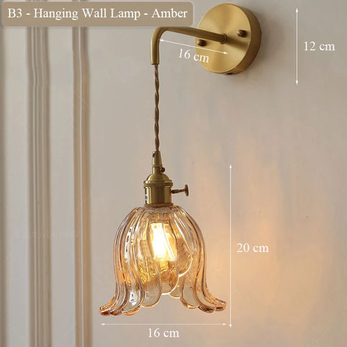 Modern adjustable glass and brass wall light for an elegant interior - vue 12 sur 12
