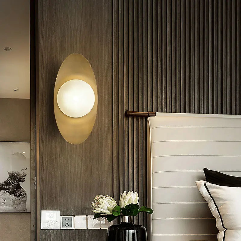 Minimalist crescent moon LED wall light - vue 4 sur 6