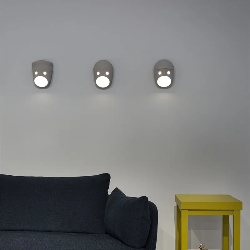 Moooi joker modern resin wall light with LED lighting - vue 3 sur 11