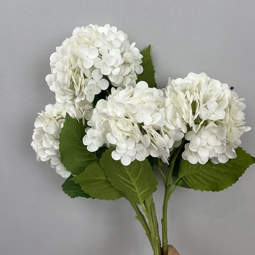 Wedding decoration artificial flowers hydrangeas and red roses - vue 7 sur 15
