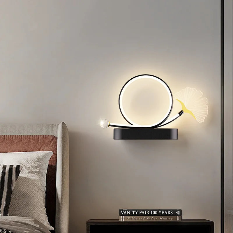 Modern LED wall light for elegant interior decor - vue 5 sur 21