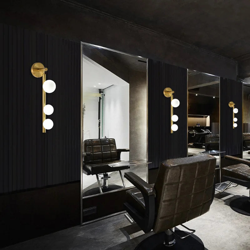 Modern glass wall light with luxurious design for elegant interiors - vue 4 sur 8