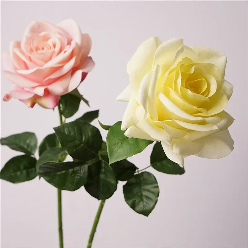 Realistic decorative white artificial roses for weddings - vue 5 sur 12