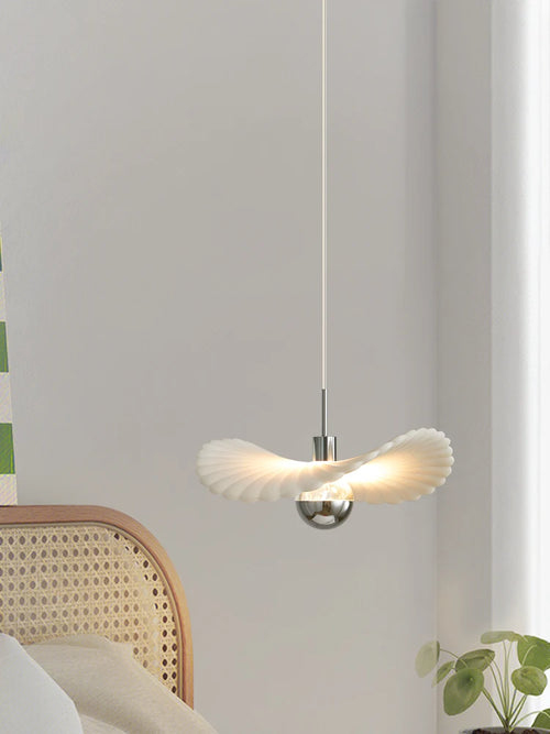 Modern minimalist resin pendant light for indoor and outdoor use - vue 4 sur 12