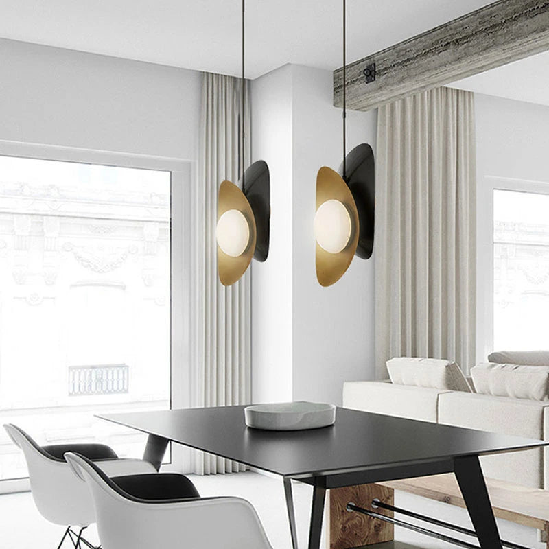 Small metal pendant light with modern glass globe - vue 3 sur 8