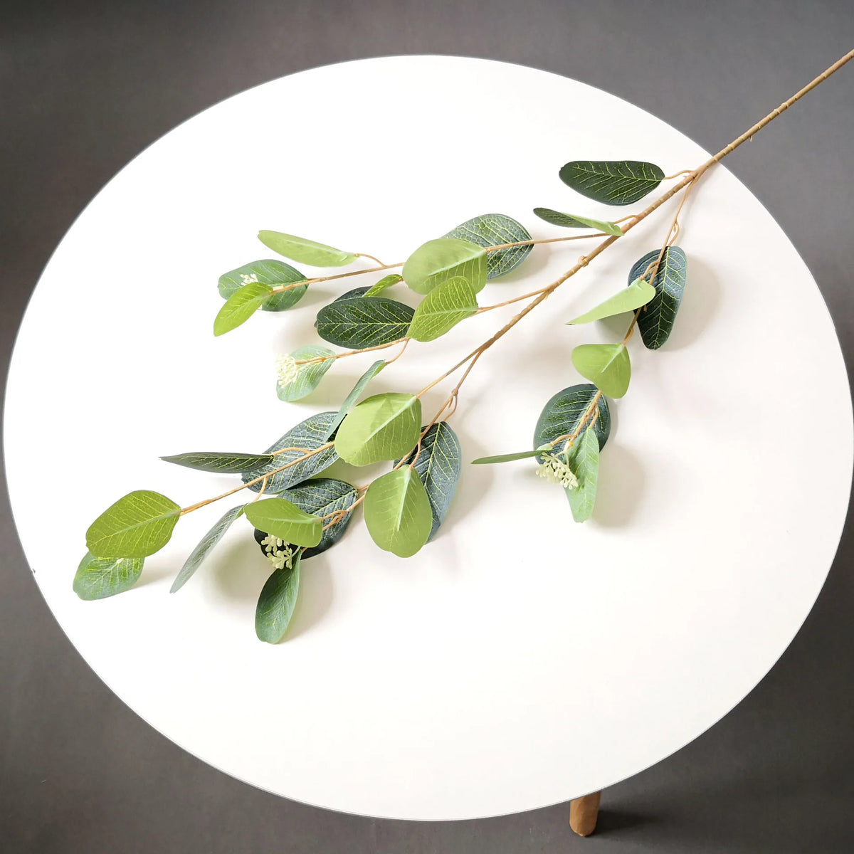 Artificial silk eucalyptus leaf branches for floral decoration - vue 10 sur 17