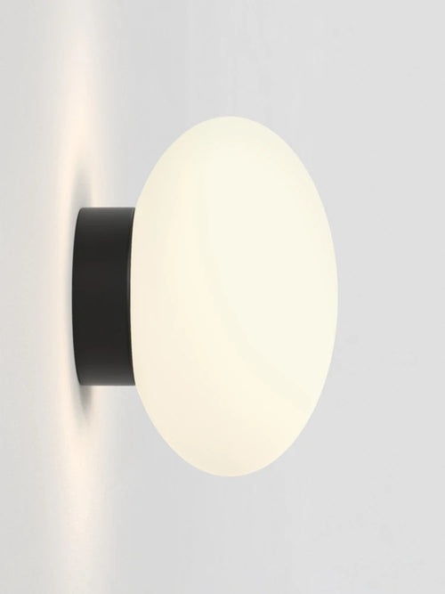 Minimalist glass wall light for modern interiors - vue 2 sur 8