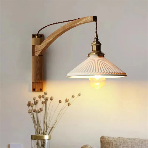 Japanese wooden wall light with retro ceramic lampshade - vue 4 sur 17