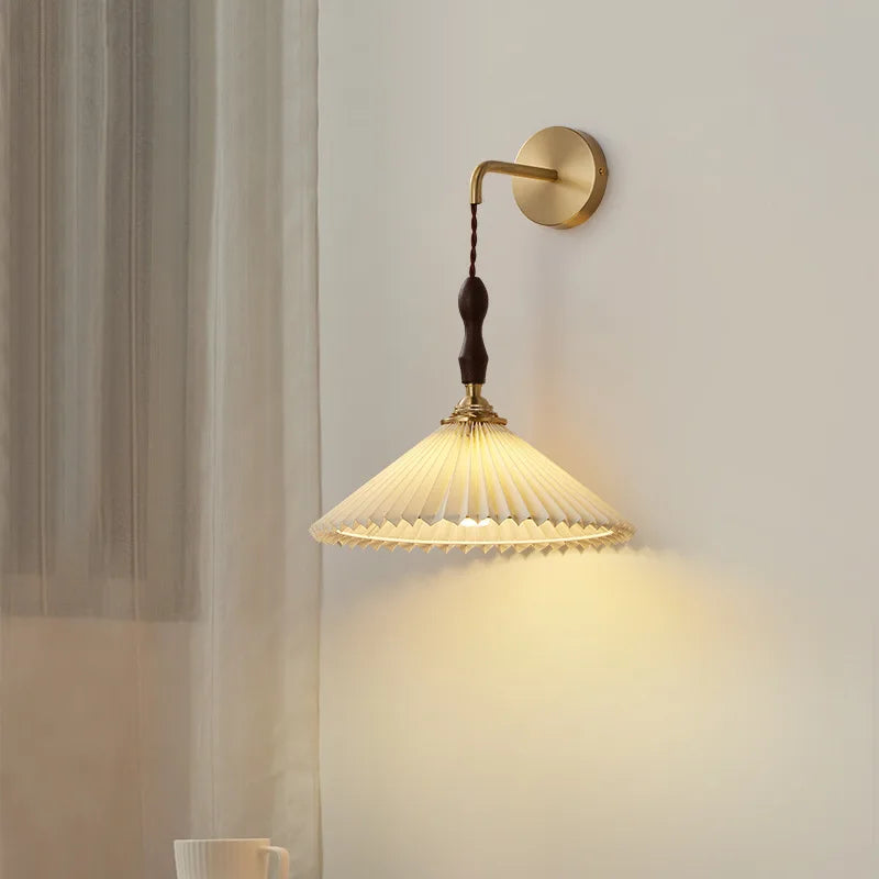 Japanese vintage chandelier with pleated walnut lampshade - vue 3 sur 12