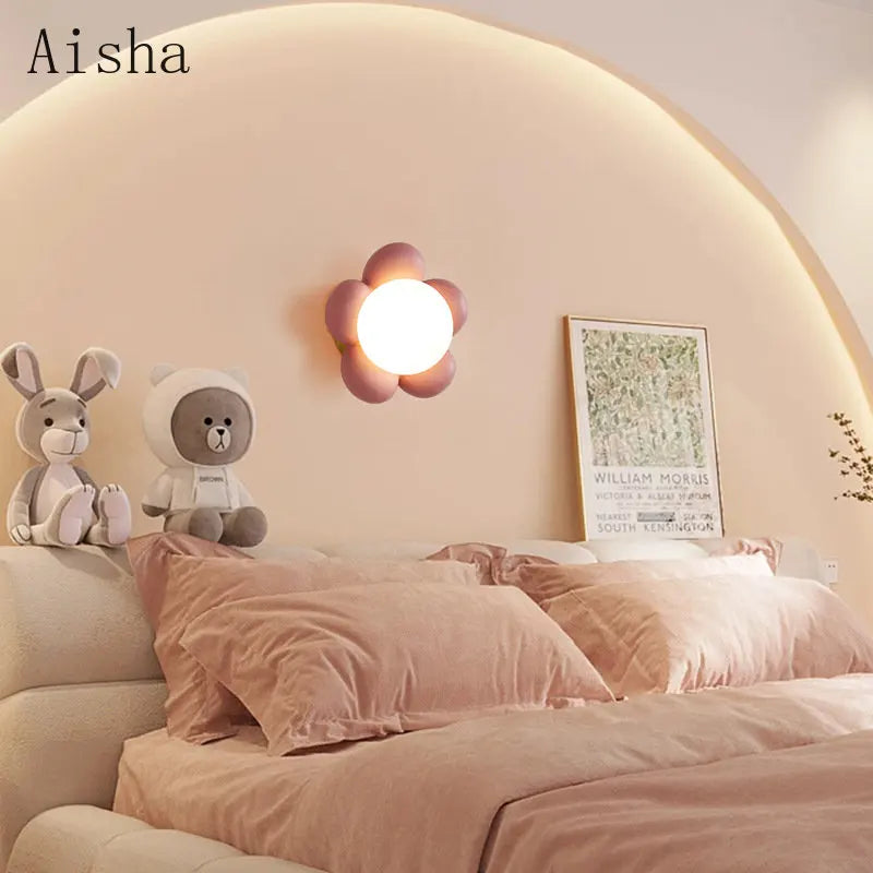 Decorative wall lamp for children's bedroom
