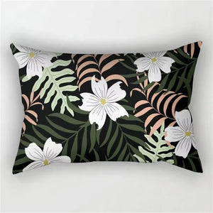 Decorative cushion cover with green tropical leaf pattern 30x50 cm