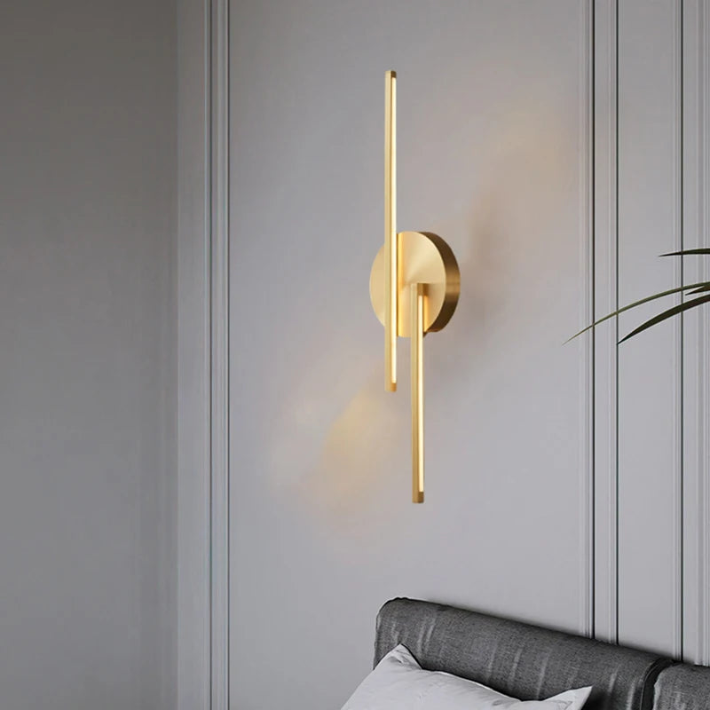 Modern minimalist brass LED wall light - vue 3 sur 10