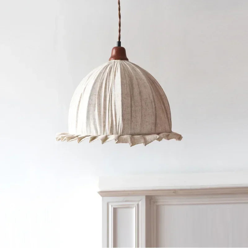 Romantic bud chandelier in cotton and linen - vue 4 sur 8