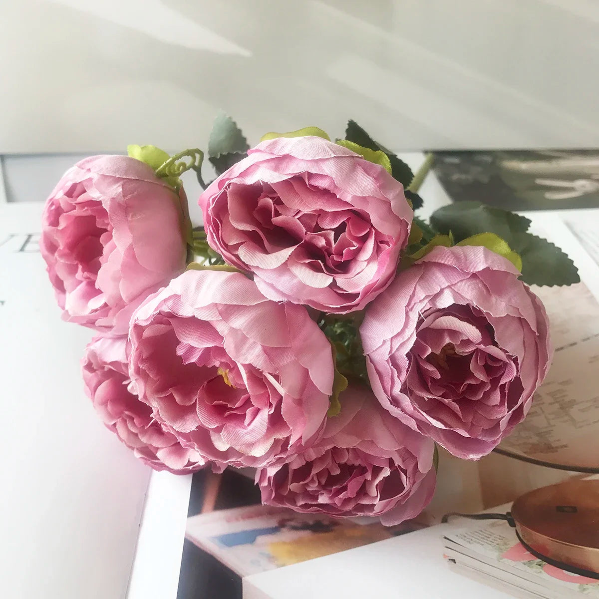 Small artificial flower bouquet for spring decoration and weddings - vue 25 sur 37