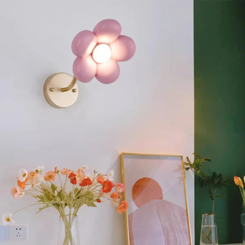 Pink petal wall light for princess bedroom - vue 4 sur 7