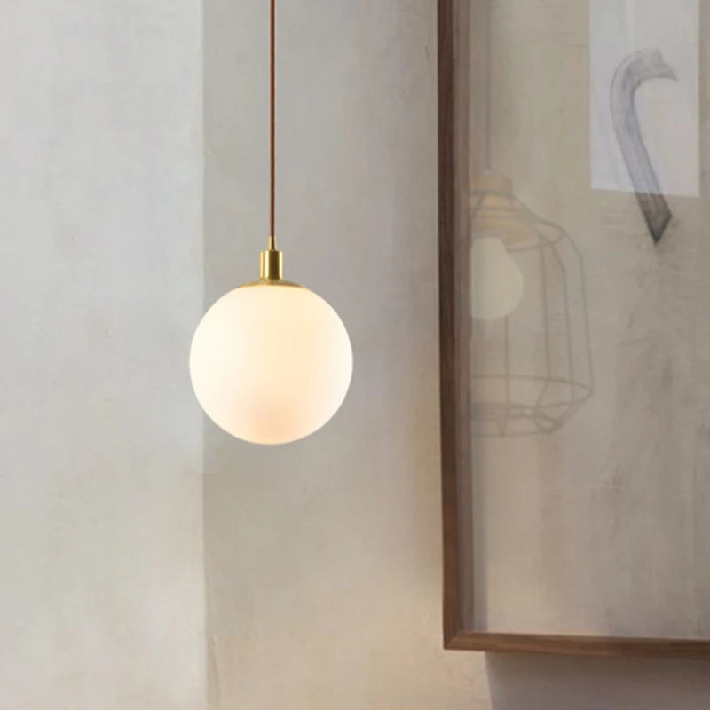 Minimalist brass pendant light with milky glass orb - vue 5 sur 9