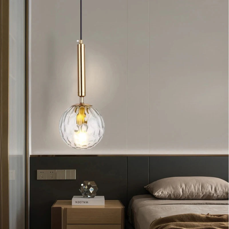 Modern glass pendant light with adjustable gold metal bulb - vue 3 sur 10
