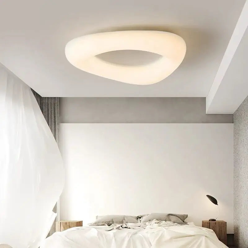 modern cloud-shaped LED ceiling light with remote control - vue 4 sur 14