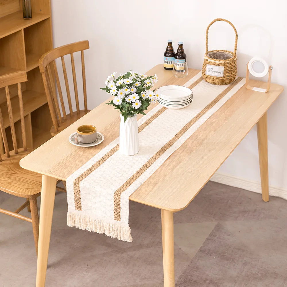 Embroidered cotton and linen table runner with country style - vue 4 sur 7