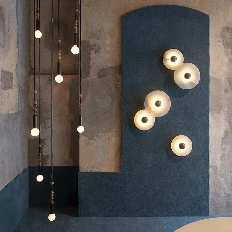 Gold metal and natural marble LED wall light for modern lighting - vue 3 sur 19