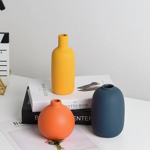 small modern decorative ceramic vase for flowers - vue 5 sur 7