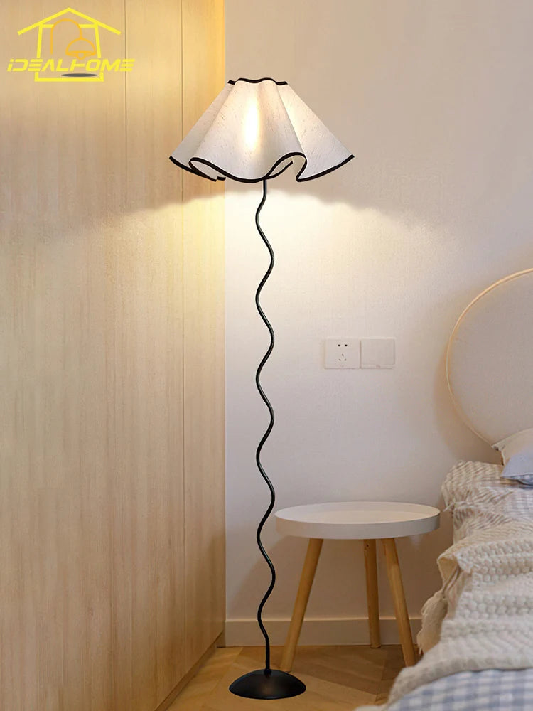 Modern floor lamp with nordic floral fabric shade - vue 3 sur 7