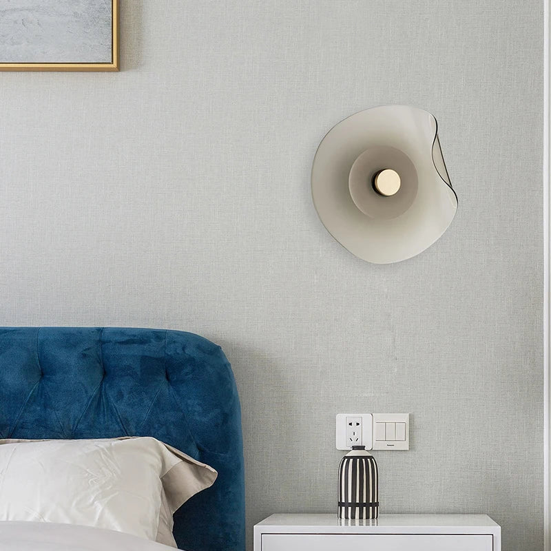Modern glass LED wall light for interior decor - vue 4 sur 8